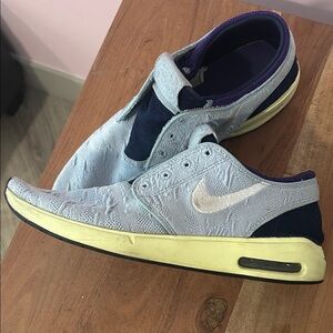 Nike Men's Sneakers in Light Blue and Yellow